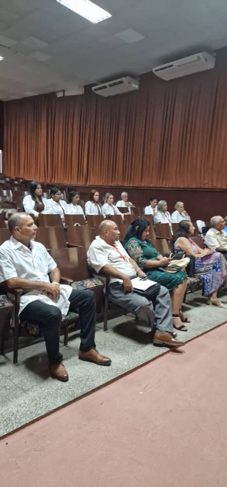 yamelverdecia's tweet image. Estuvimos acompañando en la mañana de hoy a la Junta de Acreditación Nacional que se encuentra en #Holguín con las especialidades de Neumología,Coloproctologia y Alergiologia. Éxitos a nuestros grandes profesionales de estas ramas.
#HolguínSí