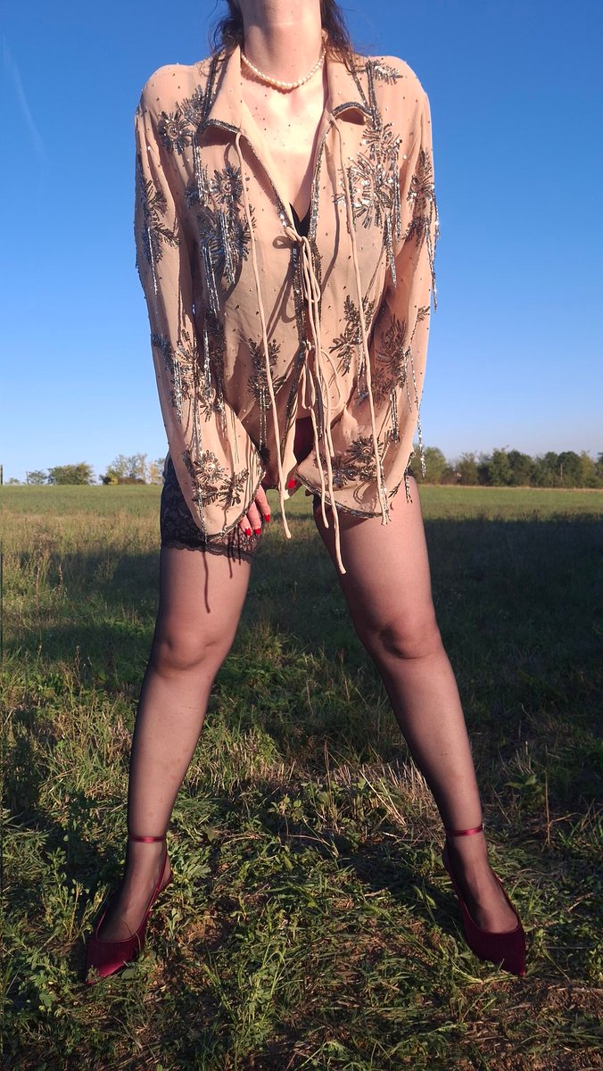 ShadowLily85671's tweet image. Golden hour + stockings = trouble. ☀️🖤

Which is more dangerous — sunlight or legs like these? 💋🍒

onlyfans.com/shadow_lily_mu…

Lily 💕

#onlyfansgirl #onlyfansmodel #onlyfans #stockings #nylons #StockingsAndHeels #stockingsfetish #hosierylegs #hosiery #legslover