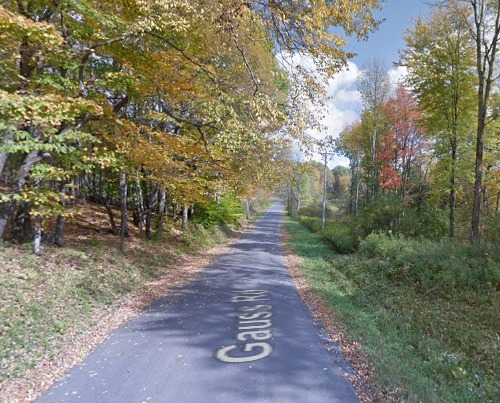 Eu sempre quis saber se era aqui, algum/alguma swiftie sabe?

📍43.293869, -75.128465