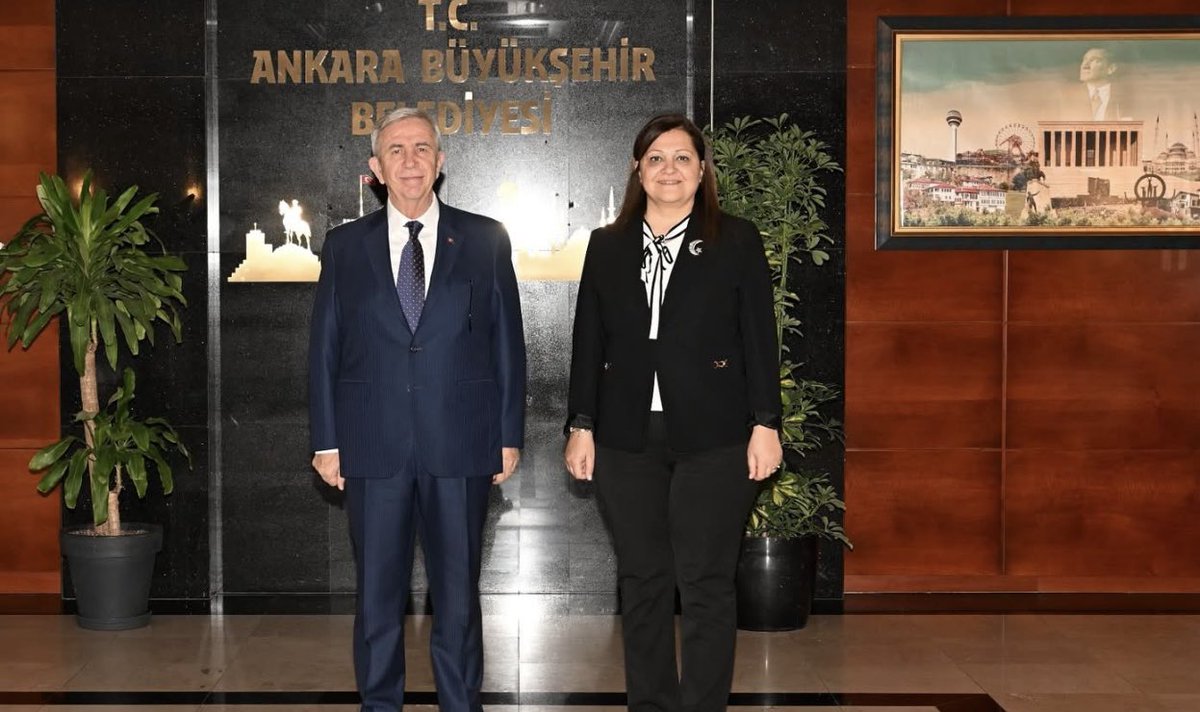 Hizmetleriyle çalışkanlığıyla vatan sevgisiyle Cumhuriyete Atatürk’e bağlılığıyla herzaman takdir edilen Ankara Büyükşehir Belediye Başkanımız Mansur Yavaş yalnız değildir.
<a href="/mansuryavas06/">Mansur Yavaş</a>