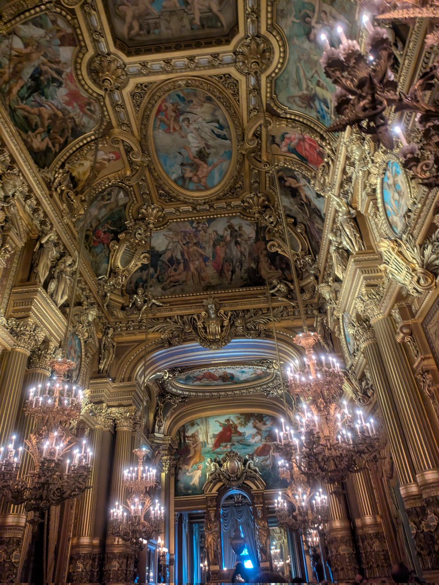 パリ いる なう