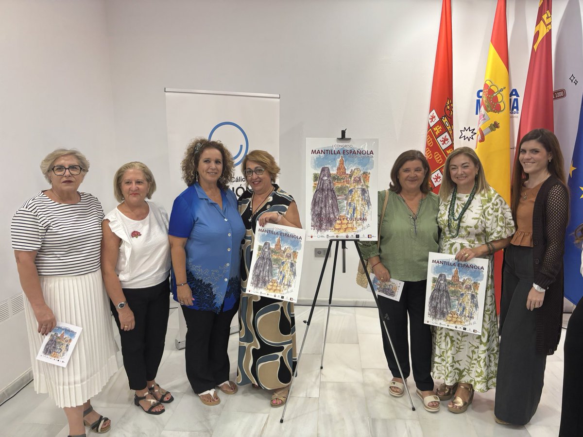 Rueda de prensa de presentación del I congreso de mantilla española organizado por la Cofradía de Servitas de María Santísima de las Angustias para este próximo noviembre. Promete ser un evento único e inolvidable #muyRecomendable #tradiciones