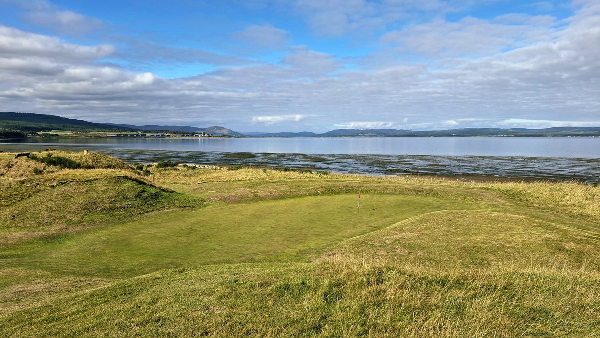 20 degrees, almost non-stop sunshine, barely a breath of wind and a classic old-school Highland links on today's visit to <a href="/TainGolfClub/">Tain Golf Club</a> for <a href="/GolfMonthly/">Golf Monthly</a>... what's not to like? 🙂
