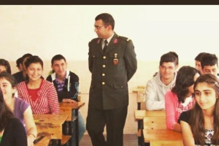 Milli güvenlik derslerine asteğmen giren o efsane nesil.        

Burada mı ?