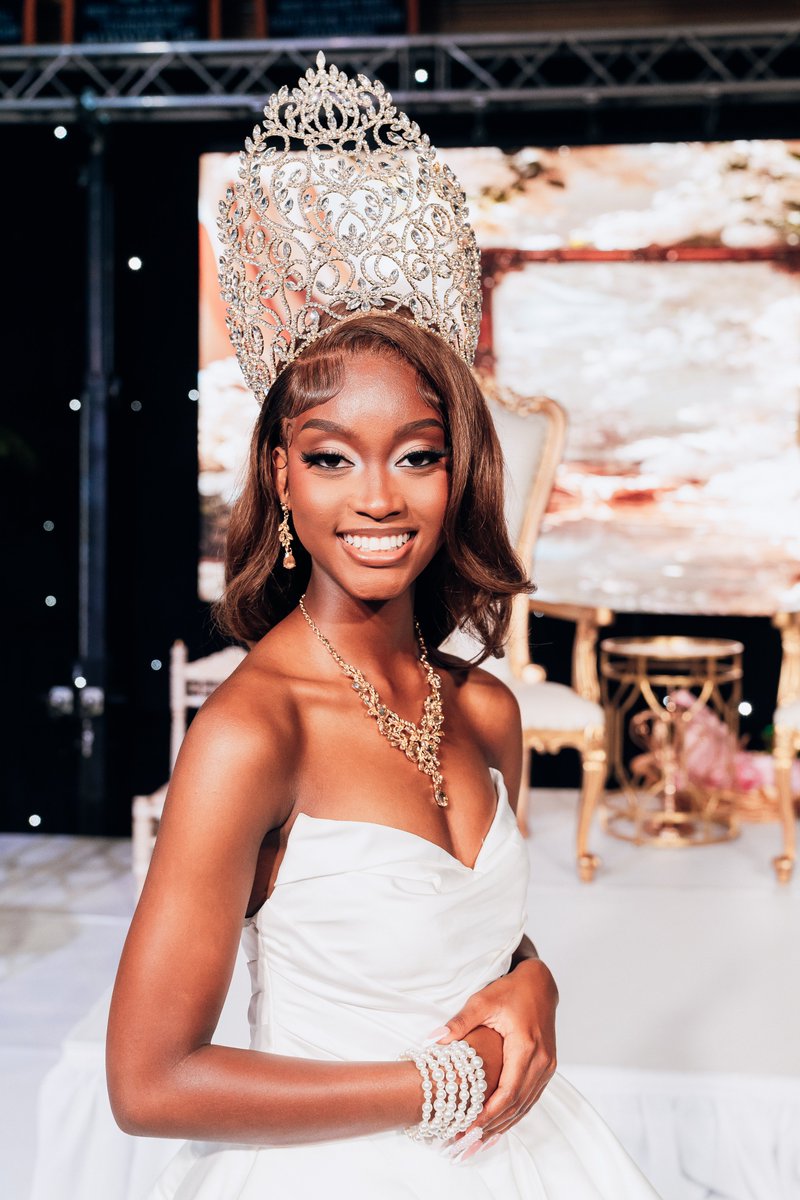 JCSUniversity's tweet image. 👑✨ What a night to remember! JCSU’s 2025 Coronation Ball was a breathtaking celebration of tradition, elegance, and Golden Bull pride. Brayboy Gymnasium was transformed into a royal setting as we crowned our new Mister &amp;amp; Miss JCSU, along with the entire Royal Court. 💛💙