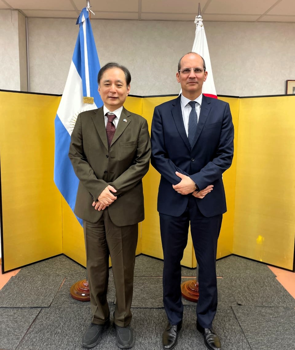 Muy agradecido con el Embajador de Japón en Argentina, Hiroshi Yamauchi 🇯🇵🤝.

Japón es un socio clave para el PNUD a nivel global.

En este inicio de gestión en 🇦🇷 valoro el diálogo con representantes diplomáticos acreditados en el país.

<a href="/embajadorjpnarg/">Embajador del Japón en la Argentina</a>  <a href="/JapanEmb_Arg/">Embajada del Japón</a>