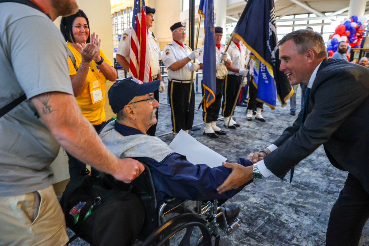 GovArmstrong's tweet image. Welcoming the Western ND Honor Flight to D.C. was always my favorite day in Congress, and now I get to welcome them back home.

Thanks to everyone who showed strong support for our veterans last night. Excited to welcome home another Honor Flight tomorrow night in Bismarck.