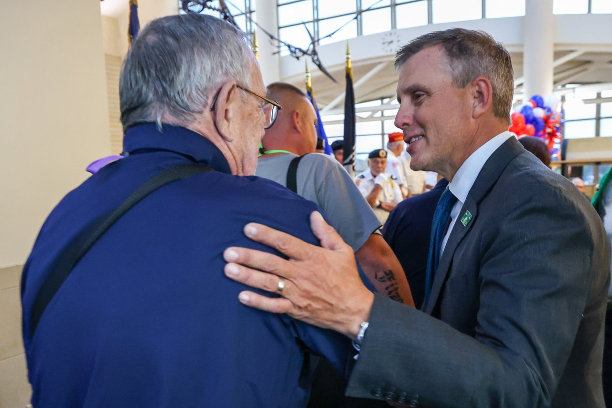 GovArmstrong's tweet image. Welcoming the Western ND Honor Flight to D.C. was always my favorite day in Congress, and now I get to welcome them back home.

Thanks to everyone who showed strong support for our veterans last night. Excited to welcome home another Honor Flight tomorrow night in Bismarck.