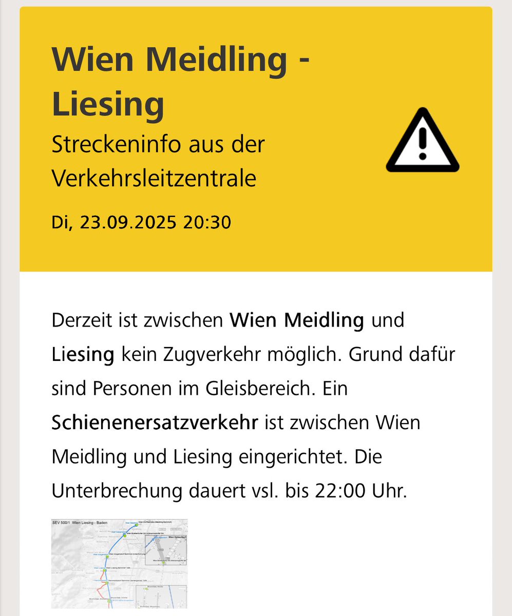 MissTantschi's tweet photo. @unsereOEBB Wie schaut es aus? Die Leute werden unruhig im Zug und wollen außerhalb der Haltestelle aussteigen.
Mittlerweile steht der Zug 30 Min. https://t.co/LxNwTXu0PD