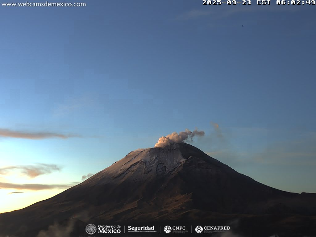 DisplayNoticias's tweet photo. 🌋 Reporte del #Popocatépetl – #CEPCM

📌 En las últimas 24 horas se registraron:
🔹 60 exhalaciones de baja intensidad con vapor, gases y ceniza
🔹 1 explosión menor a las 00:49 h con fragmentos incandescentes
🔹 400 min de tremor, de los cuales 357 min fueron de alta frecuencia https://t.co/SH0Z7RR3jW