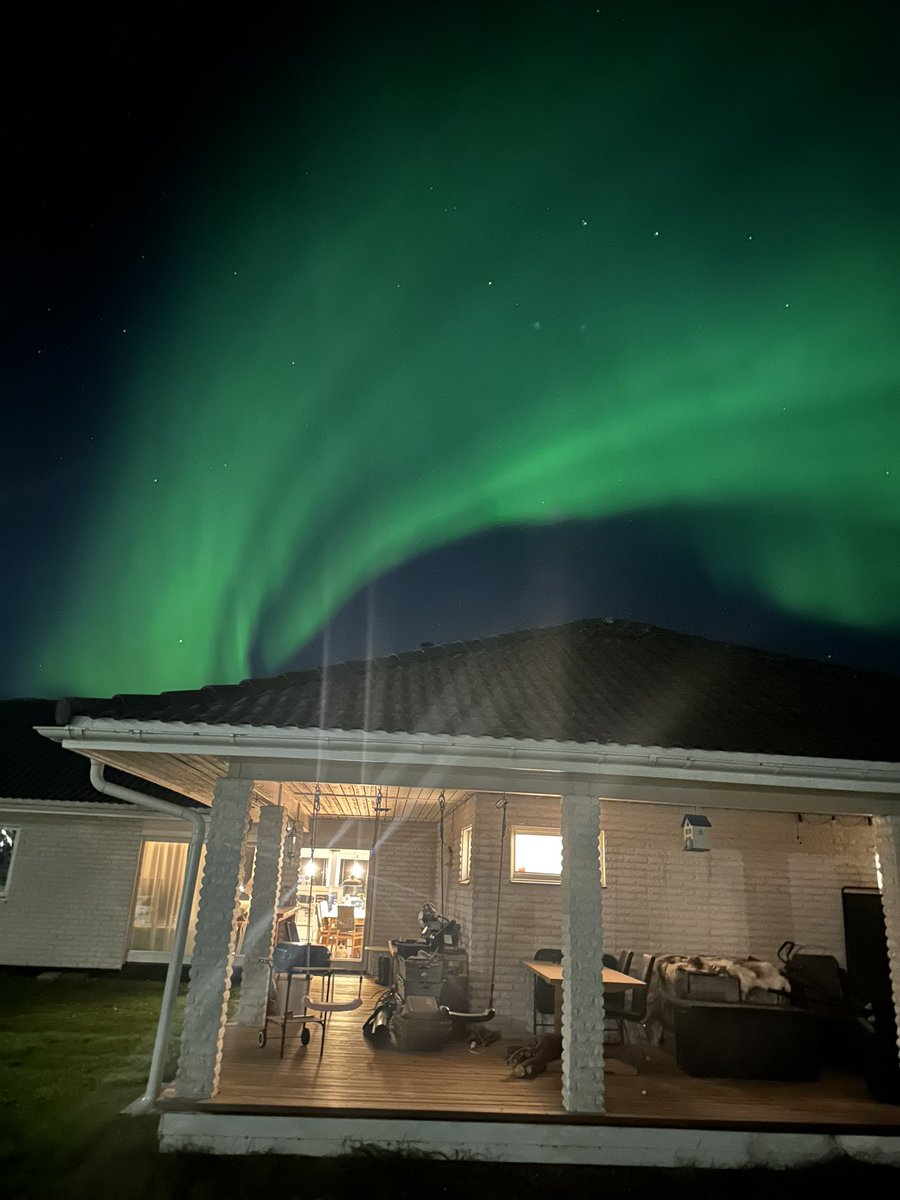 NLSKiruna's tweet photo. Northern lights tonight #northernlights #auroraborealis #aurora  #travel #naturephotography #photography #northernlightsphotos #lapland #nightsky #landscape   #night #auroraboreale #arctic #earth #photooftheday #auroraboreal #auroras #beautiful #sweden #kiruna https://t.co/Hxcz8MhJoR