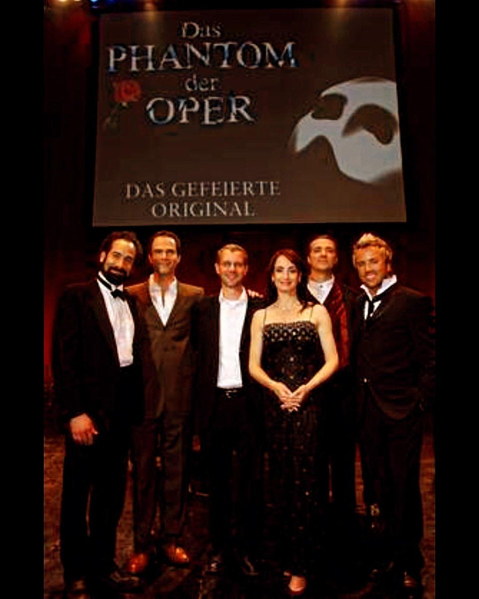 EthanFreemanfan's tweet photo. Ethan Freeman, Thomas Borchert, Anna Maria Kaufmann, Ian Jon Bourg, Uwe Kröger and Burkhard Koch at the 2005 #PhantomoftheOpera Essen press conference.
#EthanFreeman #uwekröger #thephantomoftheopera https://t.co/ixLBeZqUTI
