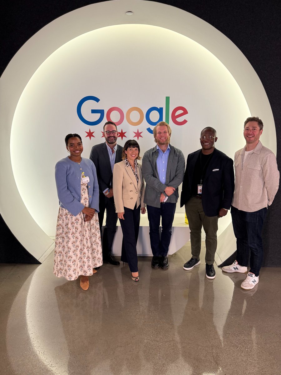 TechNetMidwest's tweet image. This morning, members from @TechNetUpdate met with Illinois Representative and Assistant House Majority Leader Eva-Dina Delgado (D) at @Google's Chicago office to discuss a wide array of issues including tax policy, transit, energy, and AI.