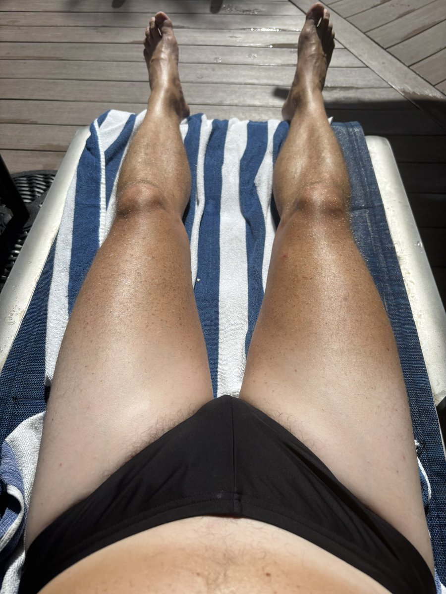 SouthLoopDaddy's tweet image. Daddy is working on his tan lines. Bred two holes today. Not bad for a Tuesday.