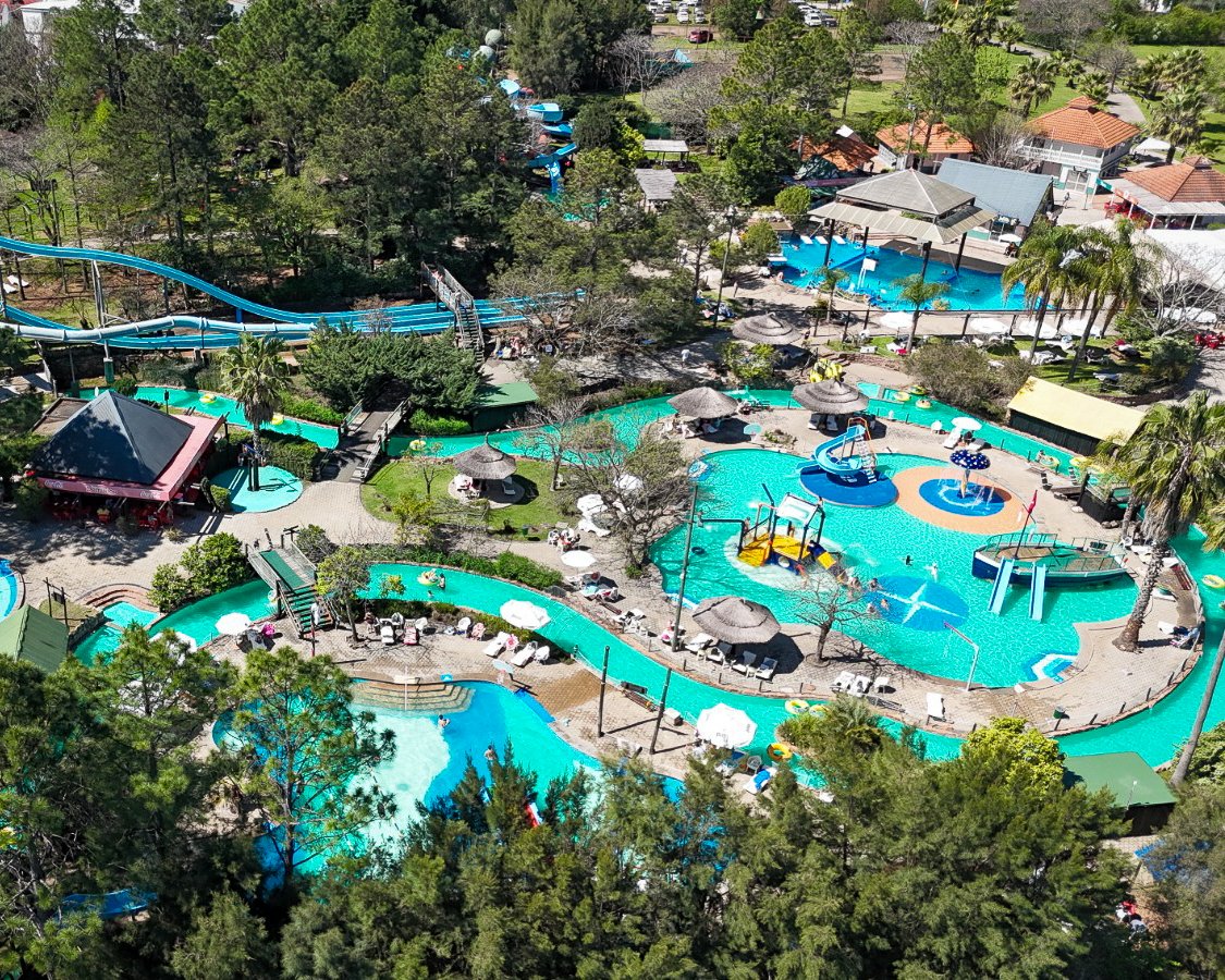 💦 ¡Nueva temporada en Acuamanía! 🌞

El intendente Carlos Albisu, junto al ministro de Turismo Pablo Menoni, la gerente general de Acuamanía Andrea dos Santos y la integrante del grupo inversor Pilar Cairo, inauguraron oficialmente la temporada del parque acuático termal en