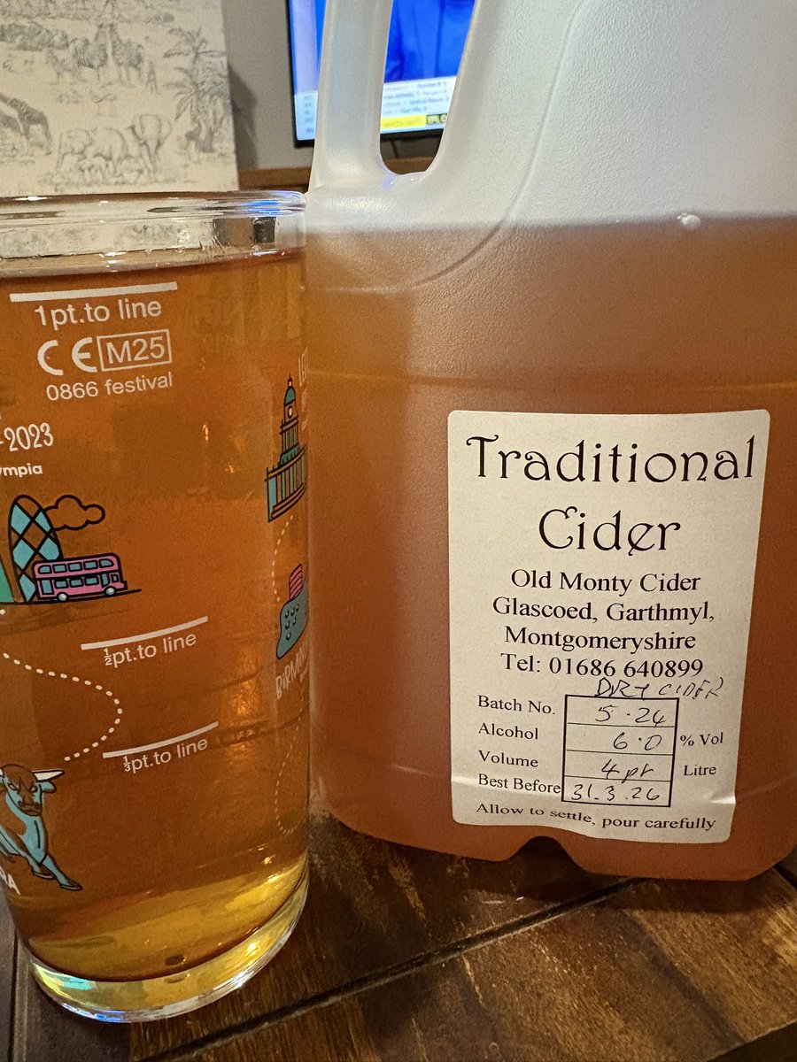 Halfway between Welshpool &amp; Newtown is Old Monty Cider. Picked this up today, &amp; it’s beautiful.
#nowdrinking their 2024 pressed Dry Traditional.
#realcider