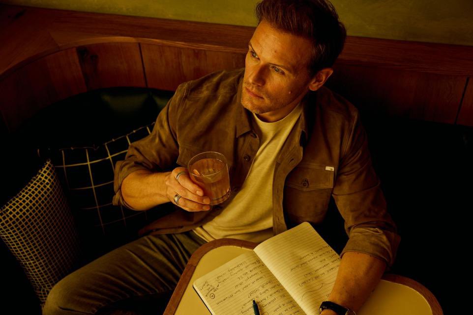 I honestly think the Cocktail Diaries photoshoot is his best one yet🫠 hard to choose a favourite because all of them are exceptional 👌🏼 (okay but the firts one must be the winner for me🫠)
#SamHeughan