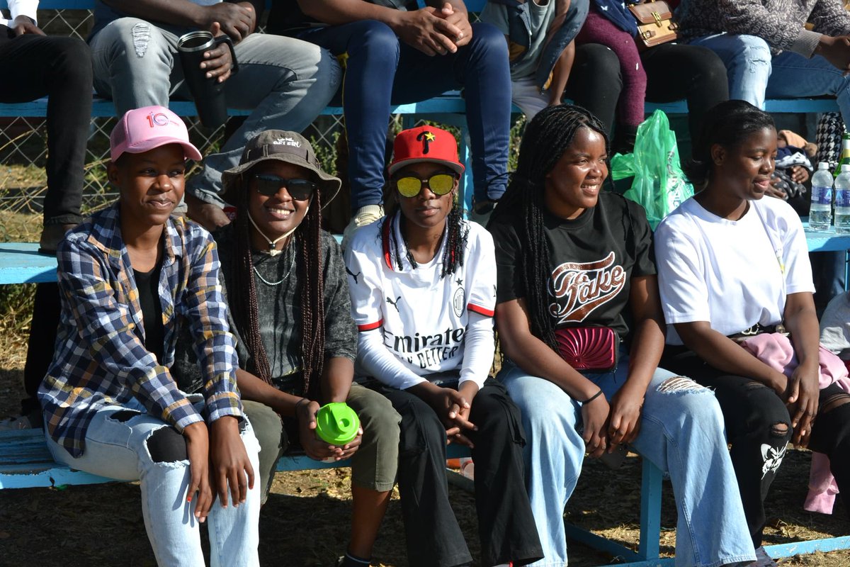 FNdhlalambi08's tweet image. Off the field, we’re the loudest in the stands🔥💪
#chillz #criclife❤️🏏