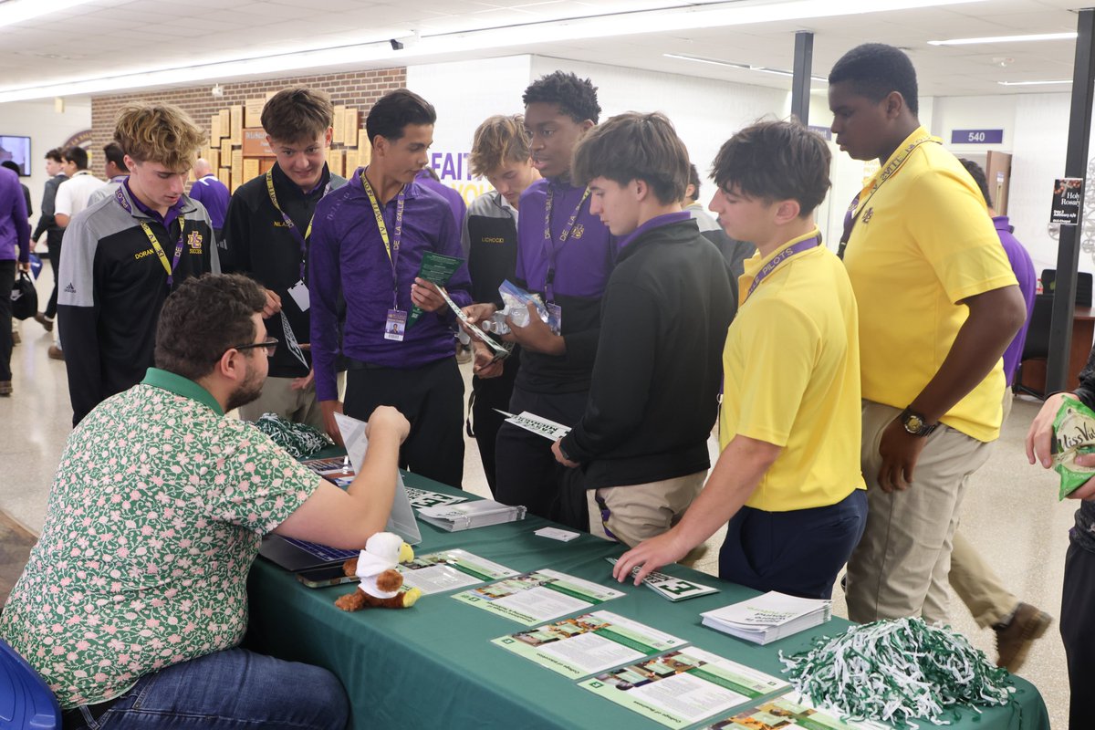 delasallehs's tweet image. College visits resumed this week as the rep from Eastern Michigan University was on campus today.  Over 30+ colleges from around the state and country will visit DLS before mid-November.

#PilotPride #TRUEMU