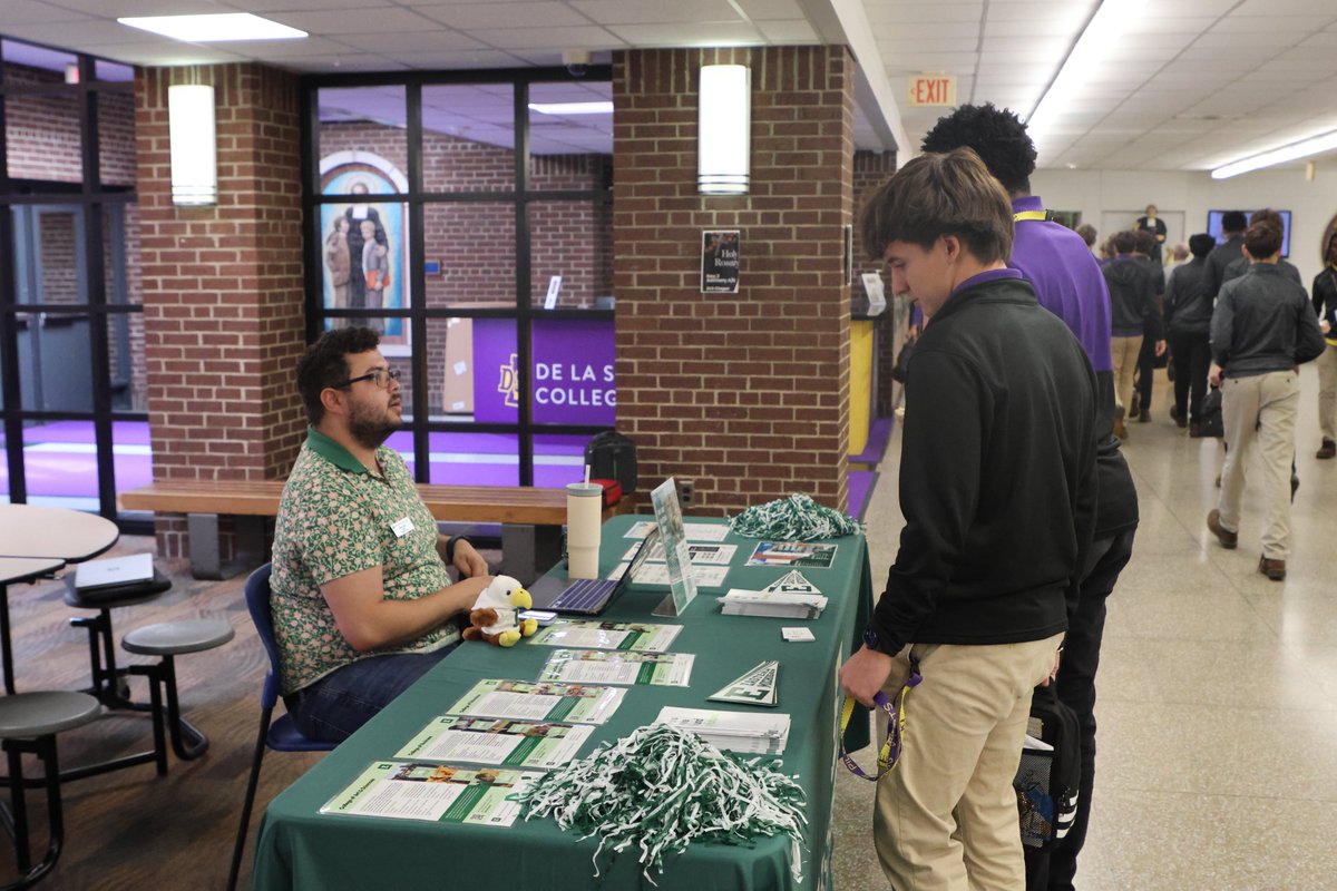delasallehs's tweet image. College visits resumed this week as the rep from Eastern Michigan University was on campus today.  Over 30+ colleges from around the state and country will visit DLS before mid-November.

#PilotPride #TRUEMU