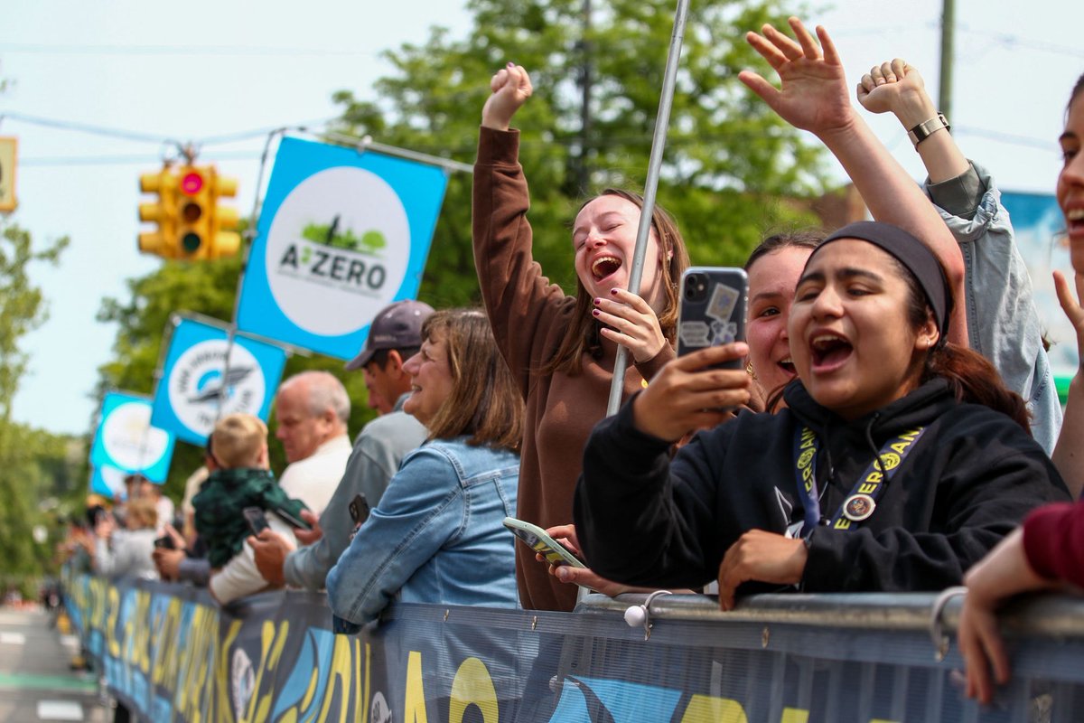 dxa2run's tweet image. …FANtastic finish line! #rundxa2 

dxa2.com