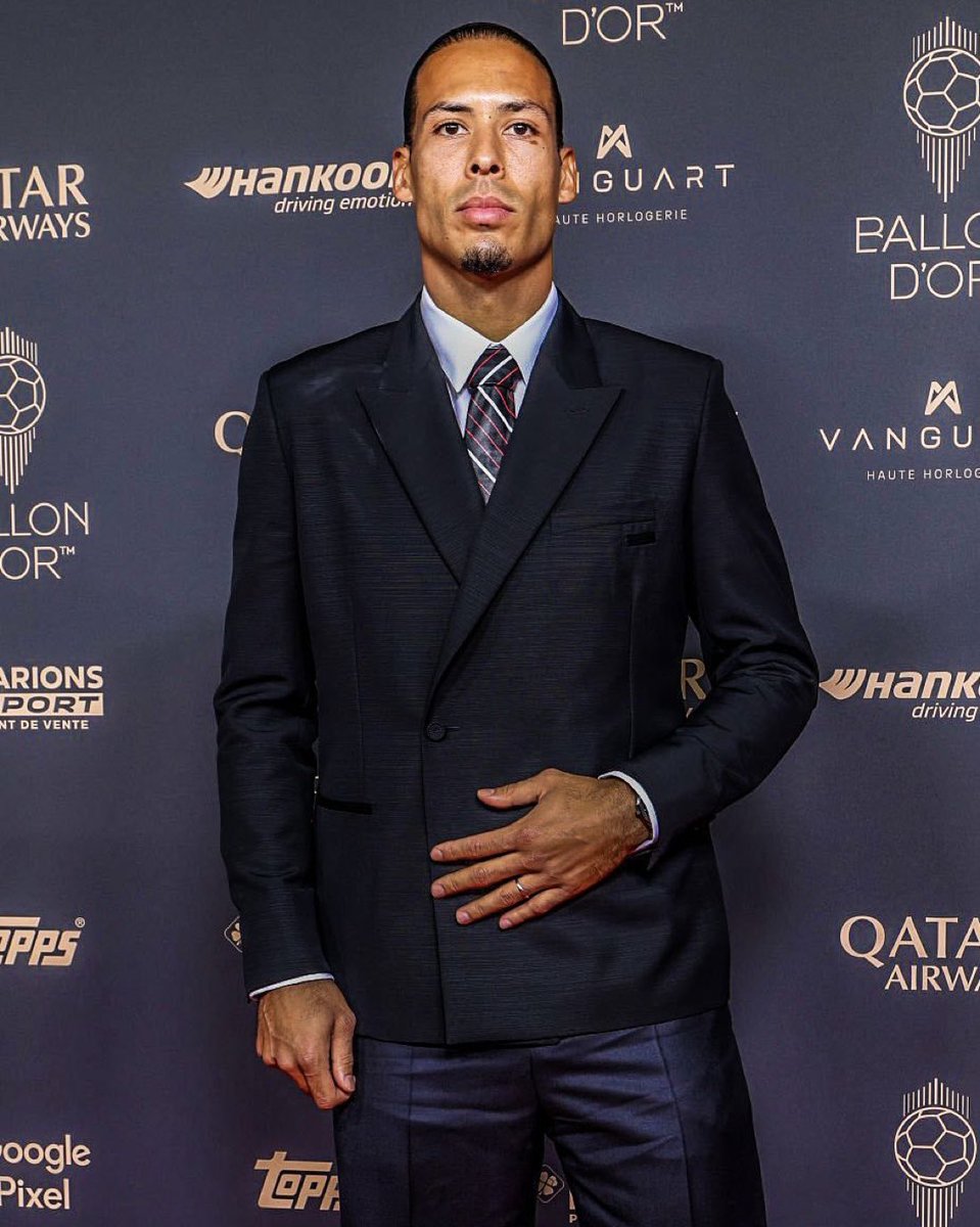 PurelyFootball's tweet image. 🗣️ Jason Cundy on Virgil van Dijk:

"I think he's overrated. He's nowhere near the levels consistently of Sol Campbell, John Terry, Rio Ferdinand. He's nowhere near that level. He's had two good seasons."