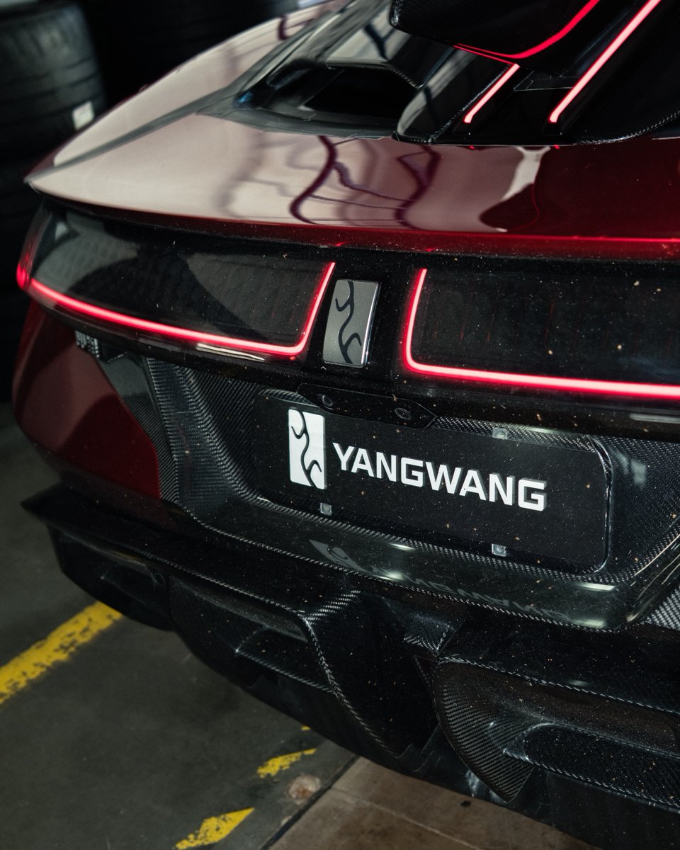 Velocidad que hace historia.
El nuevo YANGWANG U9 Xtreme alcanzó un récord mundial: 496,22 km/h, convirtiéndose en el auto de producción más rápido del planeta. ⚡

Innovación, potencia y futuro: así se escribe la historia con BYD.