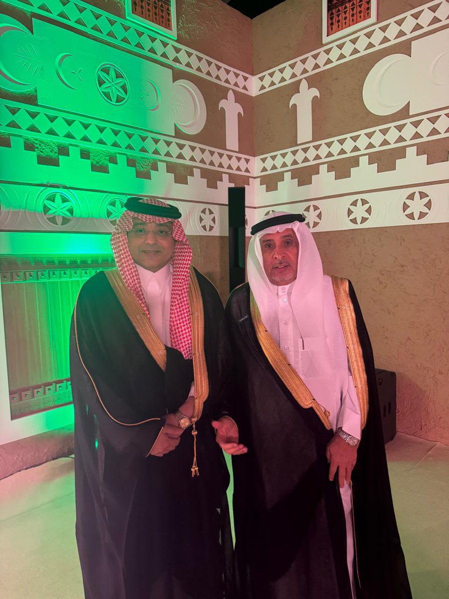 الشيخ /عبدالعليم بن حسن الشيخ
يُشارك في #اليوم_الوطني_السعودي_95 
الذي أُقامته أمارة منطقة مكة المكرمه

تحت رعاية أمير منطقة مكة المكرمه
الأمير/ #خالد_الفيصل

بحضور 
الأمير /سعود بن مشعل بن عبدالعزيز 
نائب أمير منطقة مكه المكرمة
#اليوم_الوطني_عزنا_بطبعنا