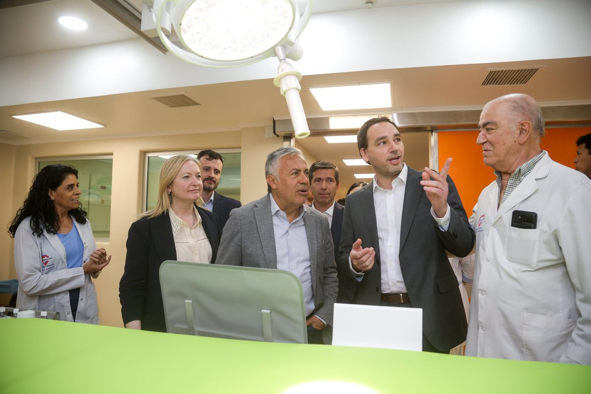 Hoy dimos un paso histórico para la salud en el Sur provincial con la puesta en funcionamiento la Sala de Hemodinamia del Hospital Schestakow, equipada con un moderno angiógrafo digital. Este equipamiento de alta complejidad significa atender mejor, más cerca, sin traslados