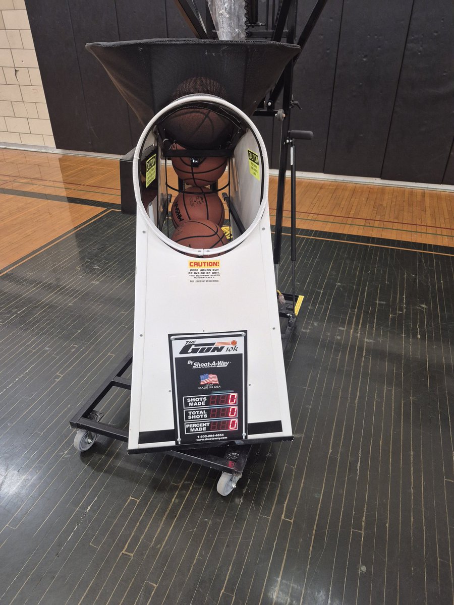 Getting work in before the <a href="/PrepHoopsMI/">Prep Hoops Michigan</a> expo this Saturday in Grand rapids <a href="/HankampScott/">Scott Hankamp</a> <a href="/jgilbertsport/">Jonathon Gilbert</a> <a href="/nick_huyck/">Nick Huyck</a> <a href="/gabesweat2/">Gabe Sweat</a>