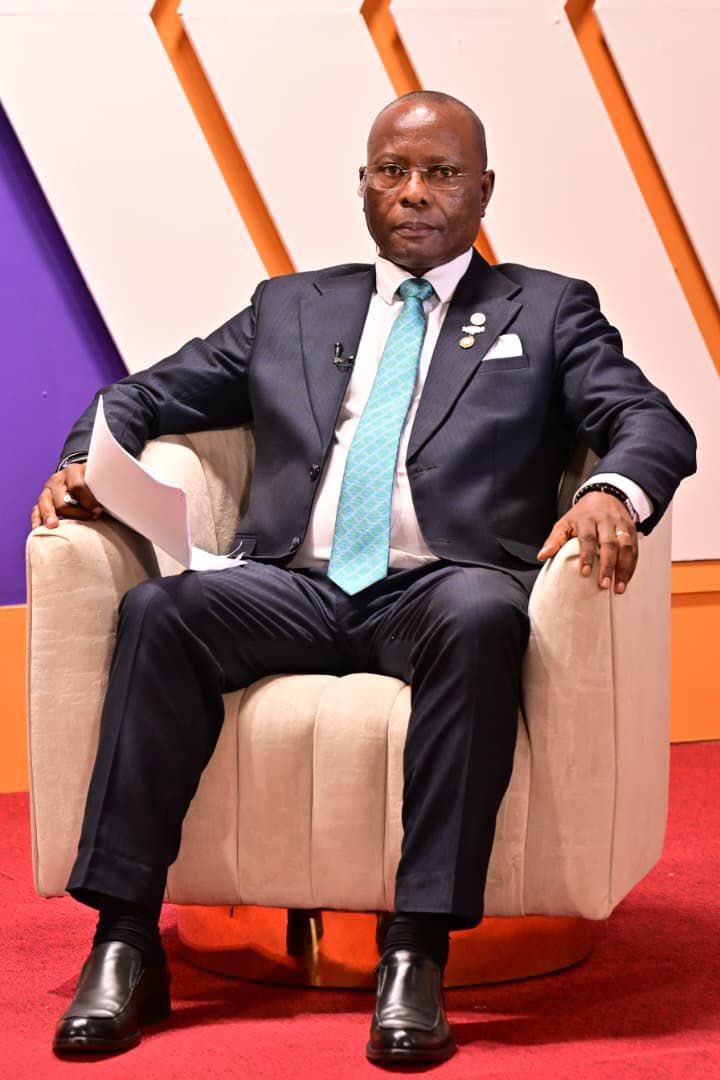 AKasingye's tweet image. Live @TayariWestTV 
With @CHRISBARYOMUNS1 and Hon. Francis Mwijukye.