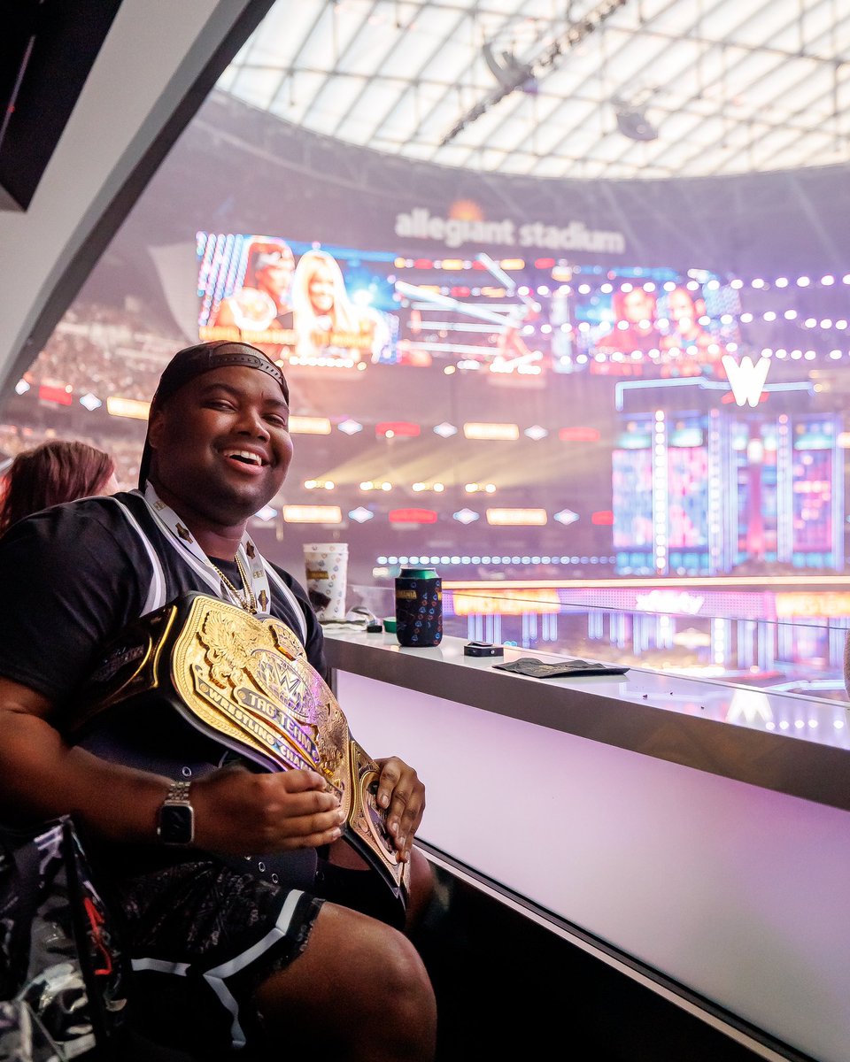 onlocationexp's tweet image. Nothing better than a suite view, watching #WrestleMania with Superstars in Vegas 🎰 
#OnlyWithOnLocation