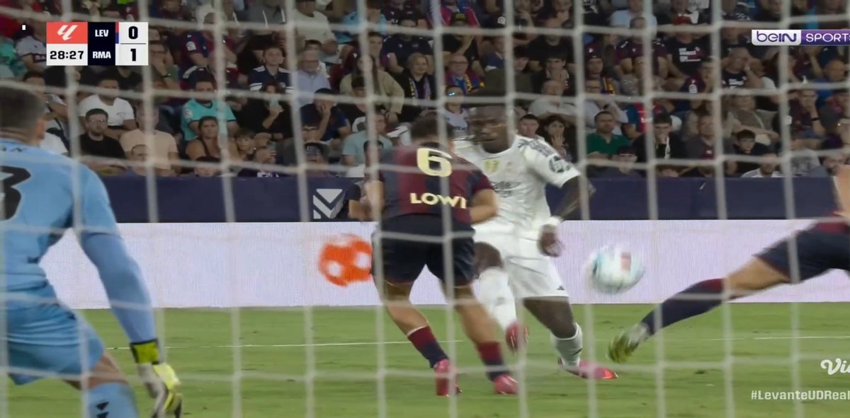 mshamimh's tweet photo. What was that @vinijr 😮🤯

#Trivela ✨

#ViniJr #RealMadrid #LaLiga #LevanteUDRealMadrid https://t.co/VF6QZGVwEy