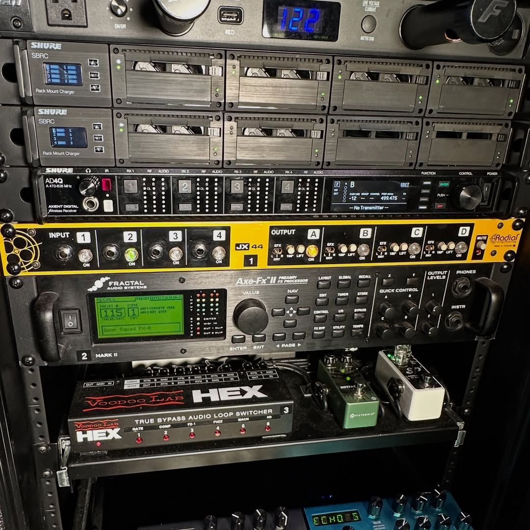 Voodoo_Lab's tweet image. For this @premierguitar #rigrundown of the killer rack setup for @stefdodoubleg of @deftones, HEX True Bypass 6-Loop Audio Switcher casts its switchy spell, allowing for seamless switching, signal clarity, and the flexibility to move between tones without killing the vibe.