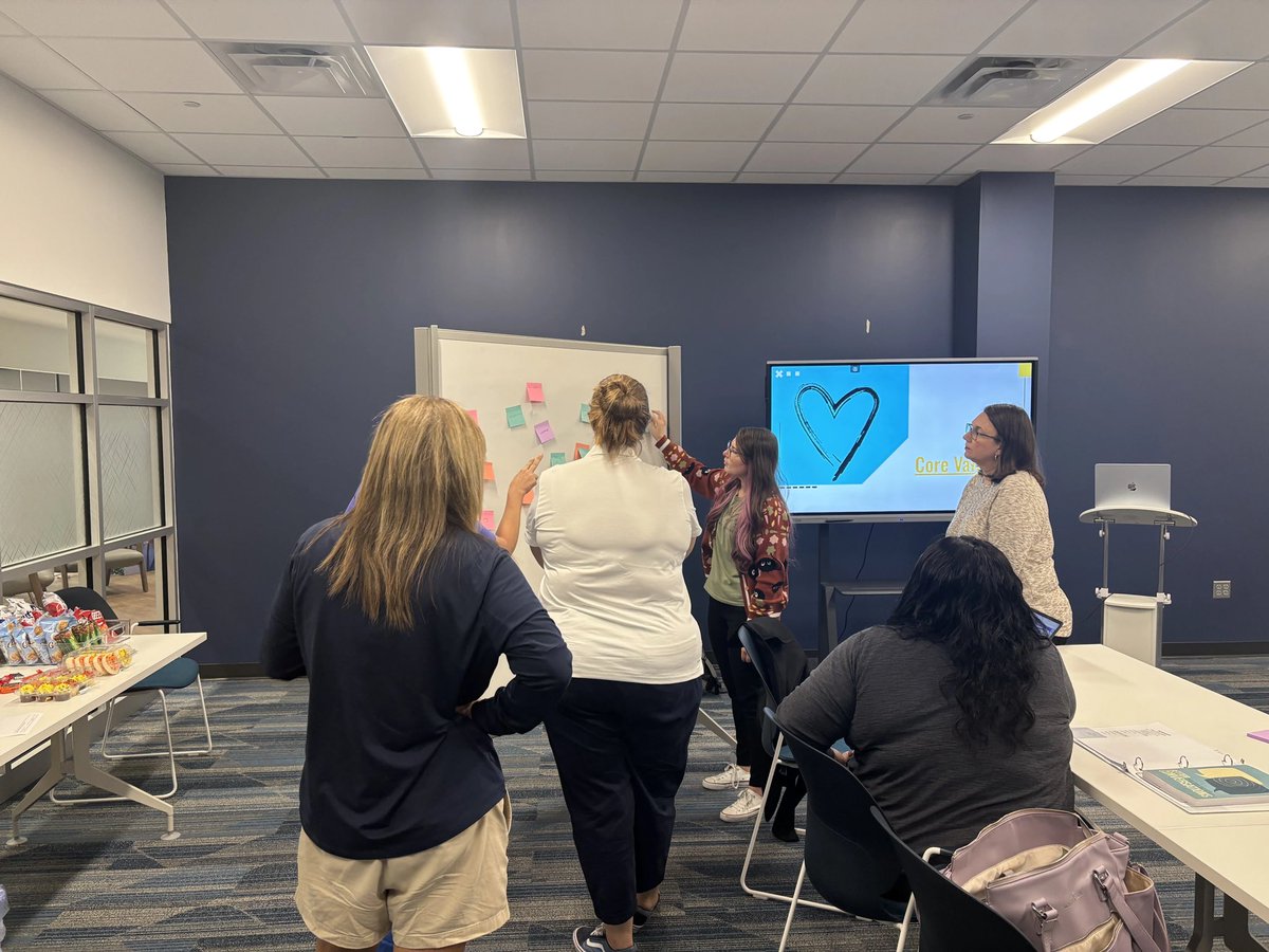 CPSProfDev's tweet image. ✨ CoP Teacher Leaders came together to…
✅ Clarify core values
✅ Create a collective belief statement
✅ Practice strategies for better conversations
✅ Plan how to support colleagues as they bring new learning to life
#teacherleaders
#GrowWithCPSPod @Mrs_KimCollins