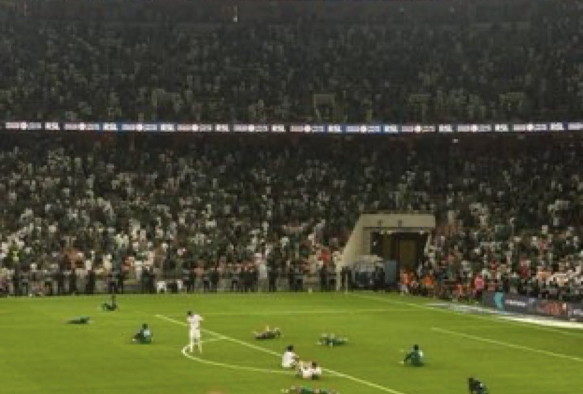 #الاهلي_بيراميدز

ارهقو الاعبين قبل مباراتهم مع بيراميدز

ويش ترجون من الاعبين شي يقهر