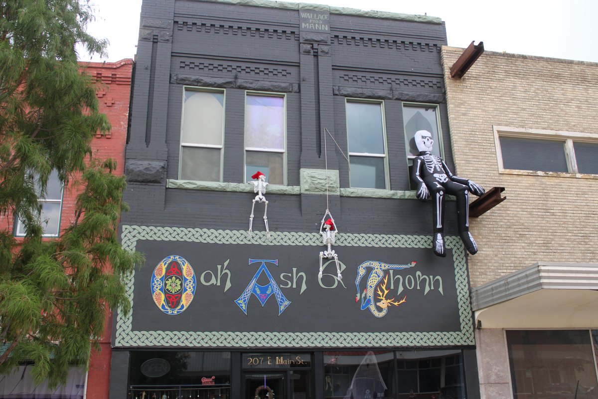 We're starting to think our store owners are having a friendly, inflatable-filled competition.

What inflatable do you think will pop up in Downtown #ShawneeOK next?