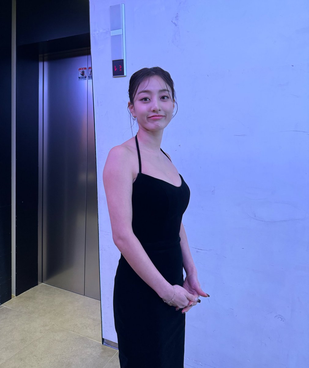 i know i’m guilty of saying every photo of jihyo is the greatest photo of all time but this one actually is