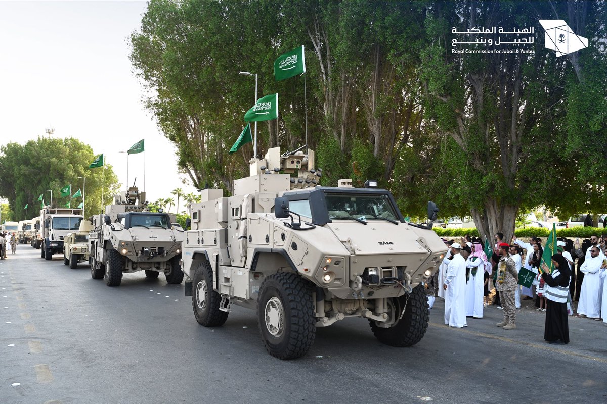 RCJY_Jubail's tweet image. بحضور الرئيس التنفيذي 
م. محمود الذيب @_maltheeb
وقائد الأسطول الشرقي 
اللواء البحري الركن ساجر العنزي، 
نفذت القوات البحرية عروضًا جوية وبحرية، ومسيرة للمشاة وللآليات والمعدات العسكرية، ضمن فعاليات #اليوم_الوطني_السعودي 95.

#عزنا_بطبعنا