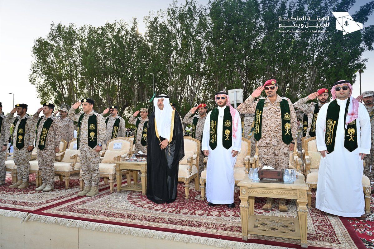 RCJY_Jubail's tweet image. بحضور الرئيس التنفيذي 
م. محمود الذيب @_maltheeb
وقائد الأسطول الشرقي 
اللواء البحري الركن ساجر العنزي، 
نفذت القوات البحرية عروضًا جوية وبحرية، ومسيرة للمشاة وللآليات والمعدات العسكرية، ضمن فعاليات #اليوم_الوطني_السعودي 95.

#عزنا_بطبعنا