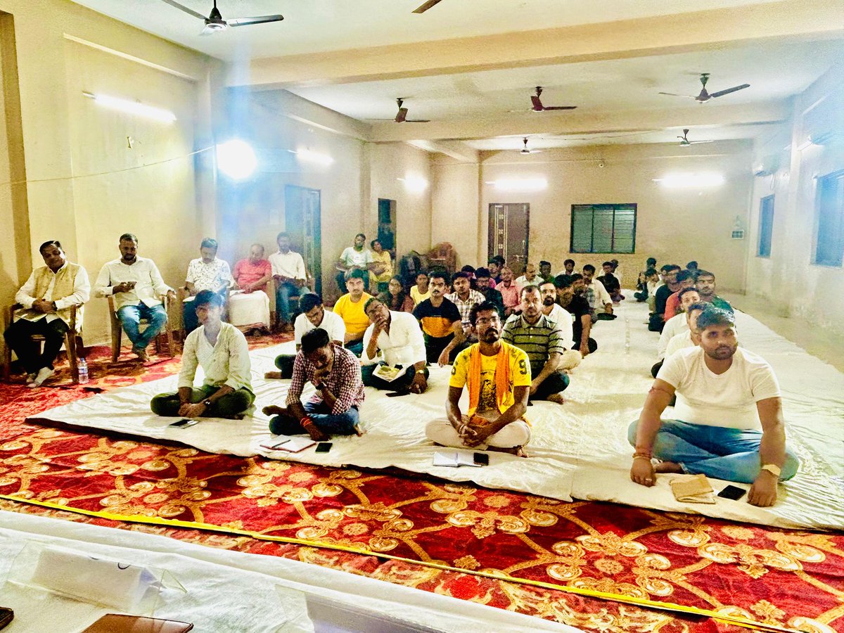 আজ হাওড়ার মঙ্গলম ভবনে প্রদীপ প্রজ্জালনের মধ্যে দিয়ে ABVP দক্ষিণবঙ্গ প্রদেশ কার্যকারিনী বৈঠকের প্রথম দিনের শুভারম্ভ হল। 
উপস্থিত ছিলেন রাষ্ট্রীয় সহ সংগঠন সম্পাদক শ্রী গোবিন্দ নায়েক মহাশয় , দক্ষিণবঙ্গ প্রদেশ সংগঠন সম্পাদক শ্রী রমেশ প্রামানিক মহাশয় সহ অন্যান্যর।
#ABVPBanga