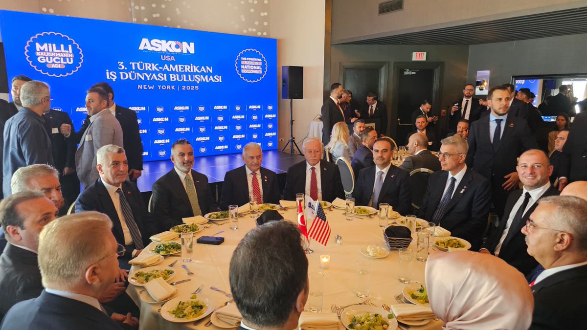 ASKON ABD’nin, New York’ta düzenlediği İş Forumunda; son Başbakanımız Sayın Binali Yıldırım (<a href="/BY/">Binali Yıldırım</a>), Gazi Meclisimizin Başkan Vekili Sayın Celal Adan (<a href="/celal_adan/">Celal ADAN</a>), Sağlık Bakanımız Prof. Dr. Kemal Memişoğlu (<a href="/drmemisoglu/">Prof. Dr. Kemal Memişoğlu</a>) ve Sanayi ve Teknoloji Bakanımız Sayın Mehmet Fatih Kacır