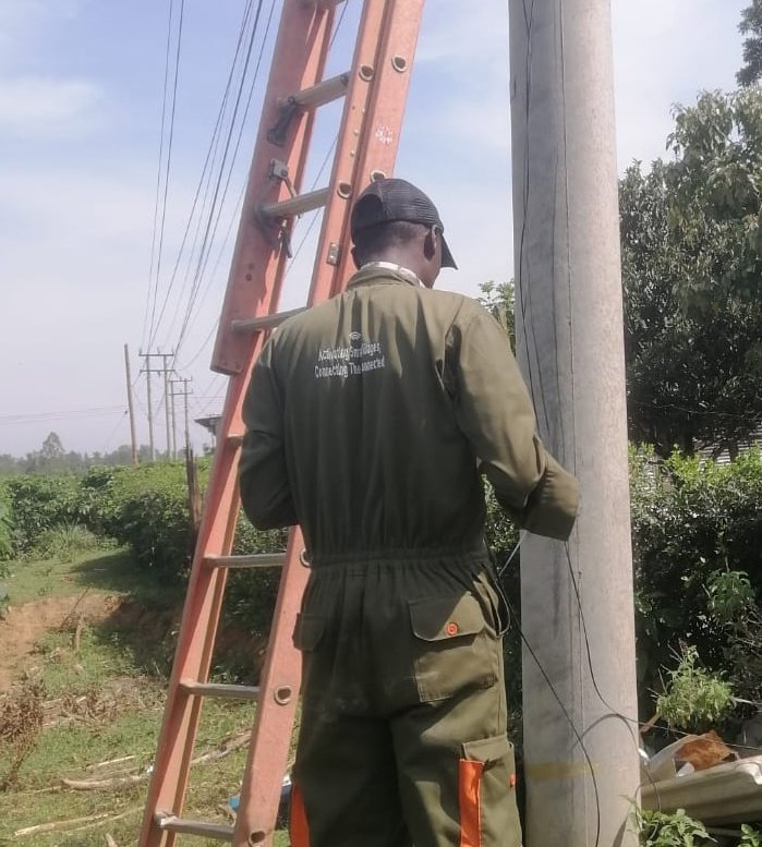 kijijiyeetu's tweet image. Connected nodes,schools fueling a digital movement.  Camunya-Sira in Ugunja is now live: ✅ 10 WiFi hotspots,  12 schools connected &amp;amp; built by locals. Powered by @KijijiYeetu. This is purpose led Community driven. Digital resilience in action. #CommunityNetworks @ISOC_Foundation