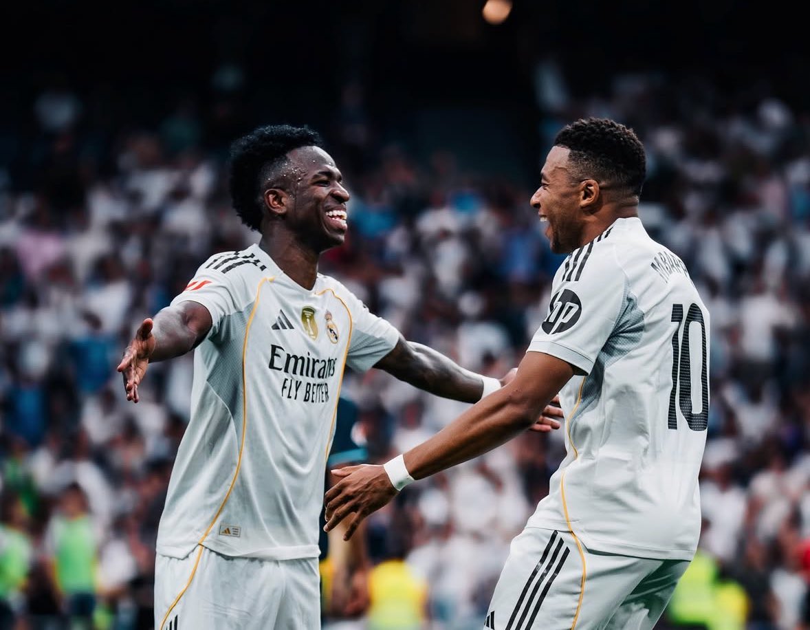 🚨🚨🚨— أكثر من ساهم باهداف في الليغا :

1- فينيسوس جونيور 6 مساهمات 

1- كيليان مبابي 6 مساهمات 

لايوجد أي لاعب ساهم أكثر منهم