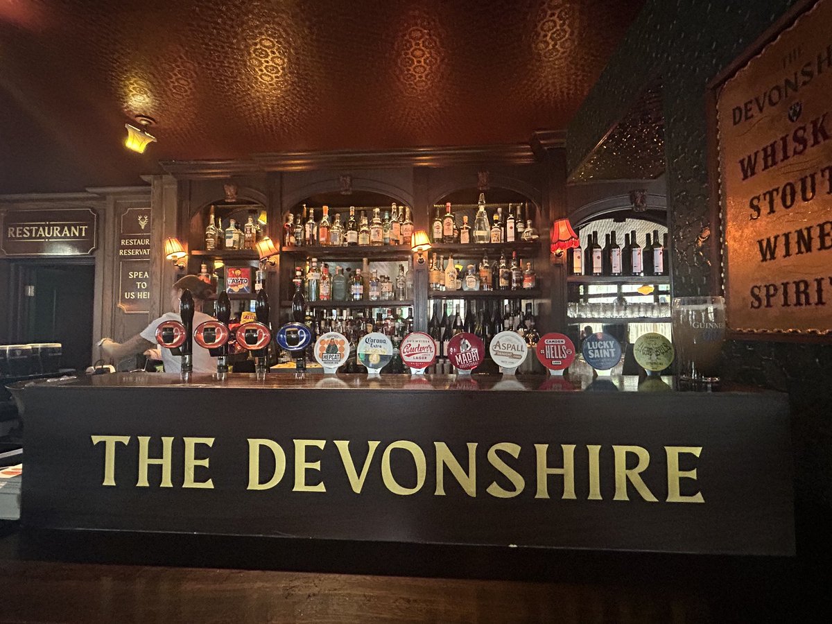 PubsSaving's tweet image. The Devonshire #pub #soho The fillet steak with green sauce &amp;amp; duck fat chips was a delight on the taste buds. An amazing experience. I was in search for the best Guinness in central London today! The Guinness was creamy &amp;amp; smooth. A great pint! ❤️ 🇮🇪 #bestguinness
