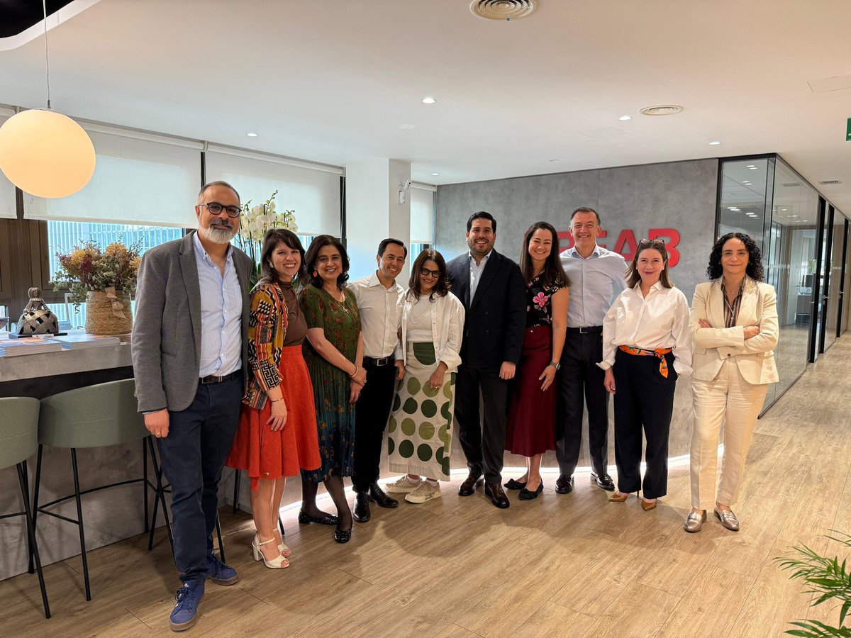 👏  Claudia Arteaga, Managing Partner de #KREABEcuador, participa en el encuentro de Kreab Worldwide en Madrid junto a directivos y responsables de más de 25 países. En esta reunión bianual analizan la estrategia global y definen las líneas de actuación para los próximos años.