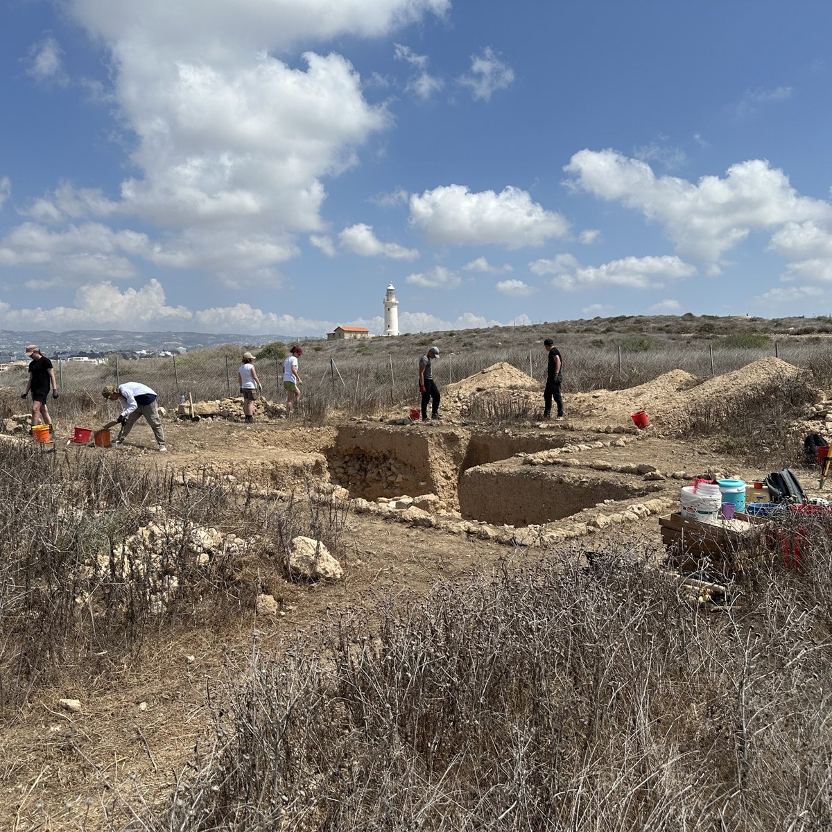 PCMA_UW's tweet photo. 🇨🇾3 months after opening our 🔸Research Centre in Cyprus🔸 Polish archaeologists are back in #NeaPaphos!
Joint UW–JU Expedition led by Prof. Ewdoksia Papuci-Władyka, with nearly 30 team members excavates both in #Maloutena (Dr. P. Lech, PCMA UW) &amp; in the #Agora (Dr. Ł. Miszk, JU) https://t.co/65cz62IPNd