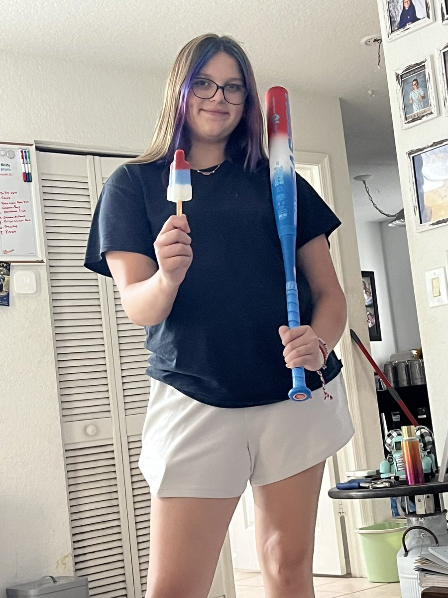 BryleeNixon2030's tweet image. Thank you @EastonFastpitch I am obsessed with this beauty. Can’t wait to use it this weekend❤️🤍💙 #bombpop #ghostOG #newbat #Arsenal14u