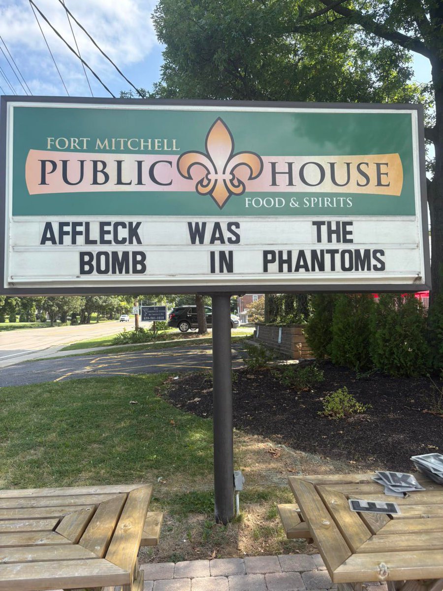 JayMewes's tweet photo. Word bitch, phantoms like a mofo!

📍@fortmitchellpub 

#jayandsilentbob #jayandsilentbobstrikeback https://t.co/iWW1Xi2324