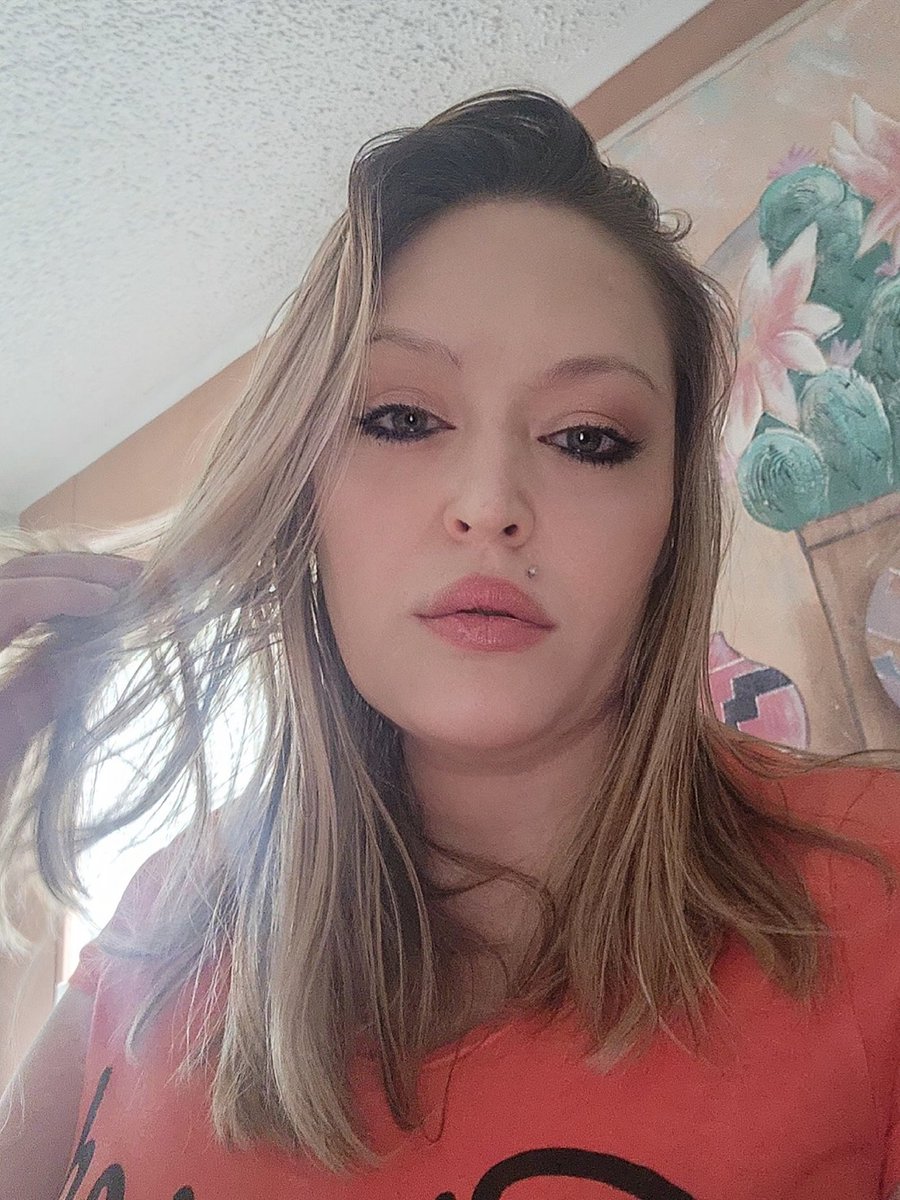 About to go out 4 drinks ...who's buying DM mehttps://onlyfans.com/laurencravesu